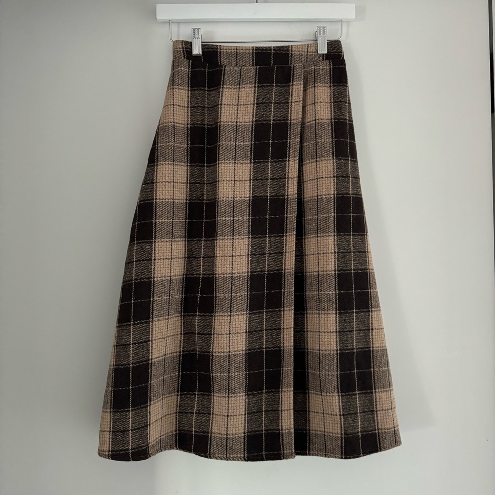 Plaid Midi Skirt in Black and Tan